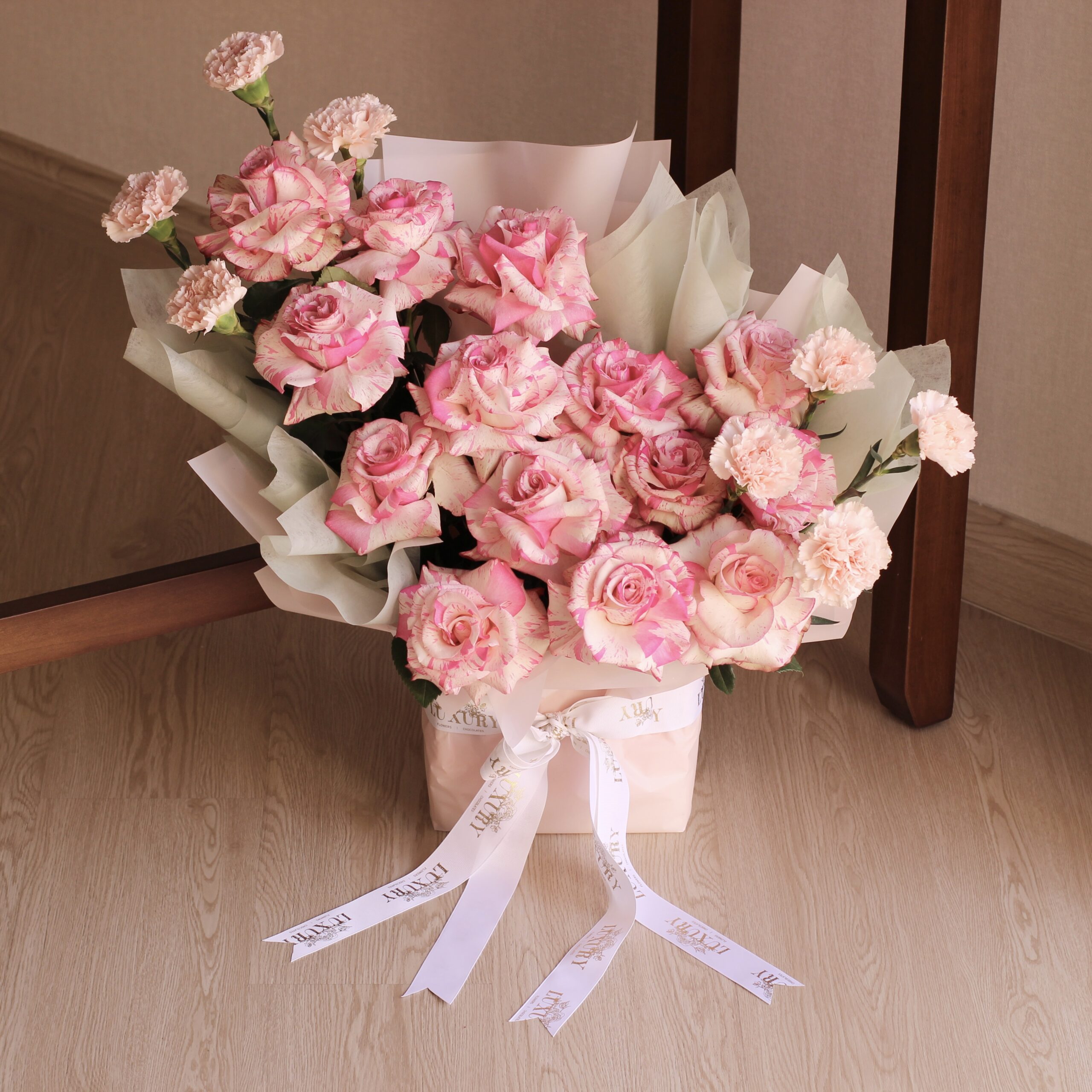 Stand Hand Bouquet M4